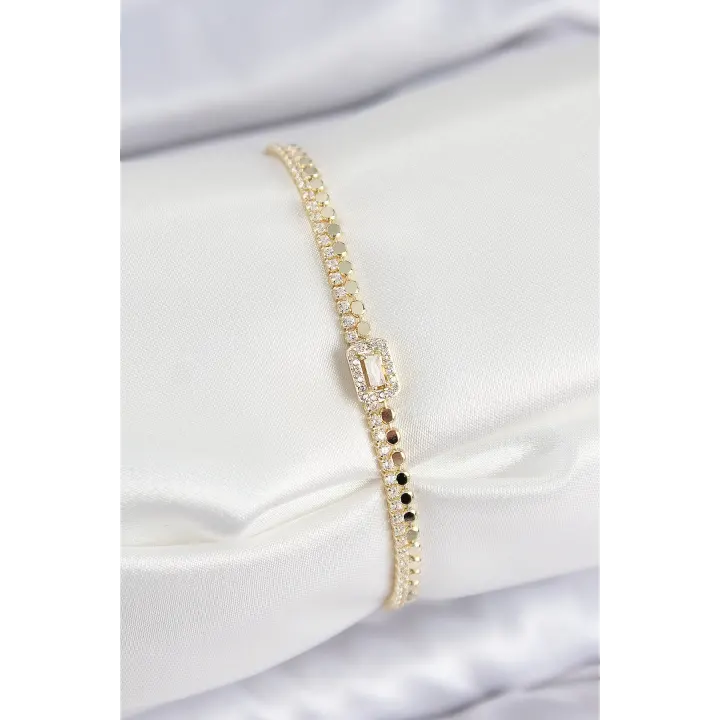 Pirinç Zirkon Taşlı Ezme Zincirli Baget Model Gold Renk Kadın Bilekilk