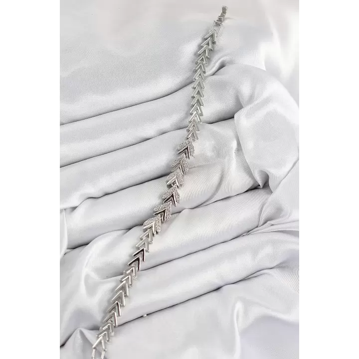 Pirinç Zirkon Taşlı Sıralı Ok Model Gümüş Renk Kadın Bileklik