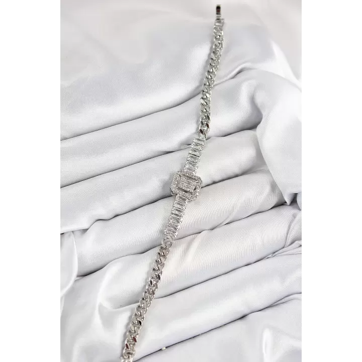 Pirinç Zirkon Taşlı Su Yolu Detaylı Baget Model Gümüş Renk Kadın Bileklik