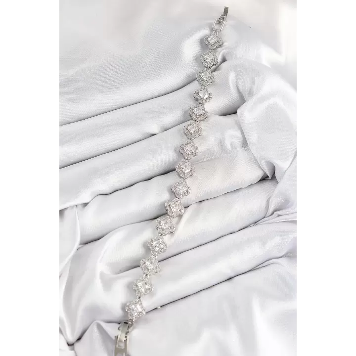 Pirinç Zirkon Taşlı Yonca Baget Model Gümüş Renk VIP Seri Kadın Bileklik