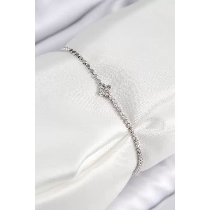 Pirinç Zirkon Taşlı Yonca Model Ezme Zincir Gümüş Renk Kadın Bileklik