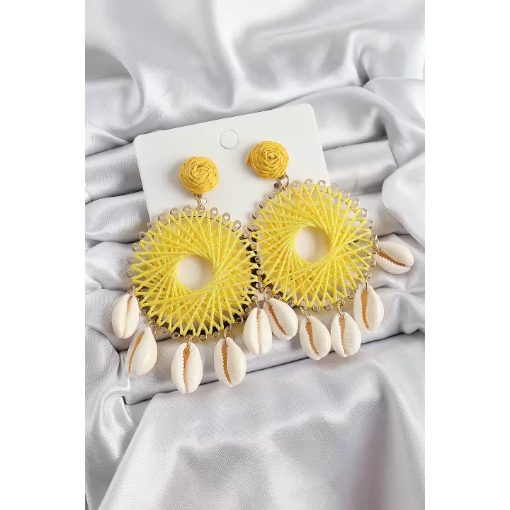 Sarı Hasır Örgü Sarmal Model Sallantılı Deniz Kabuğu Detaylı Gold Renk Kadın Küpe