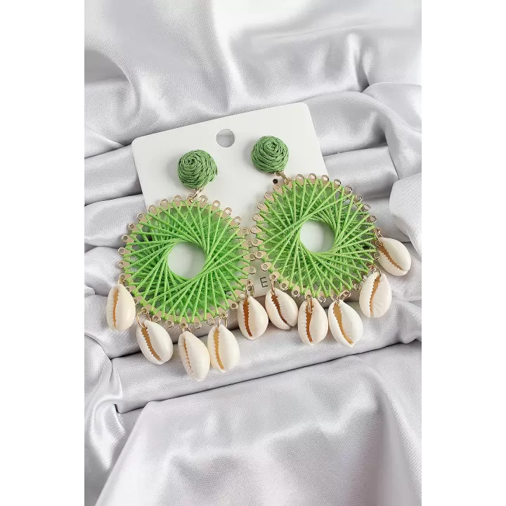 Yeşil Hasır Örgü Sarmal Model Sallantılı Deniz Kabuğu Detaylı Gold Renk Kadın Küpe