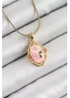 316L Çelik Zincir Pembe Sanatsal Portre İnci Detaylı Gül Figürlü Model Gold Renk Kadın Kolye