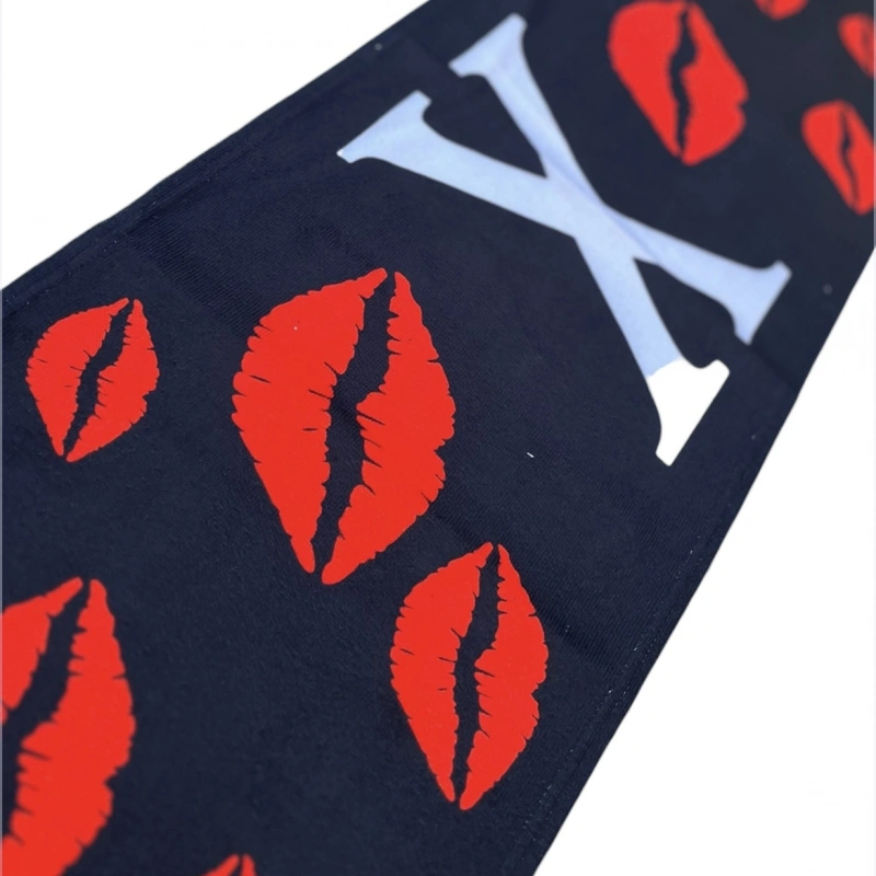 Havlu X Öpücüklü Siyah Küçük