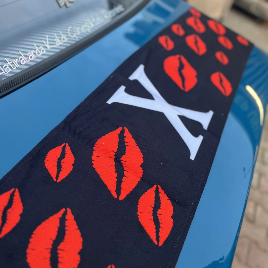 Havlu X Öpücüklü Siyah Küçük