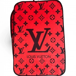 LV Dekor Paspas (Kırmızı-Siyah)