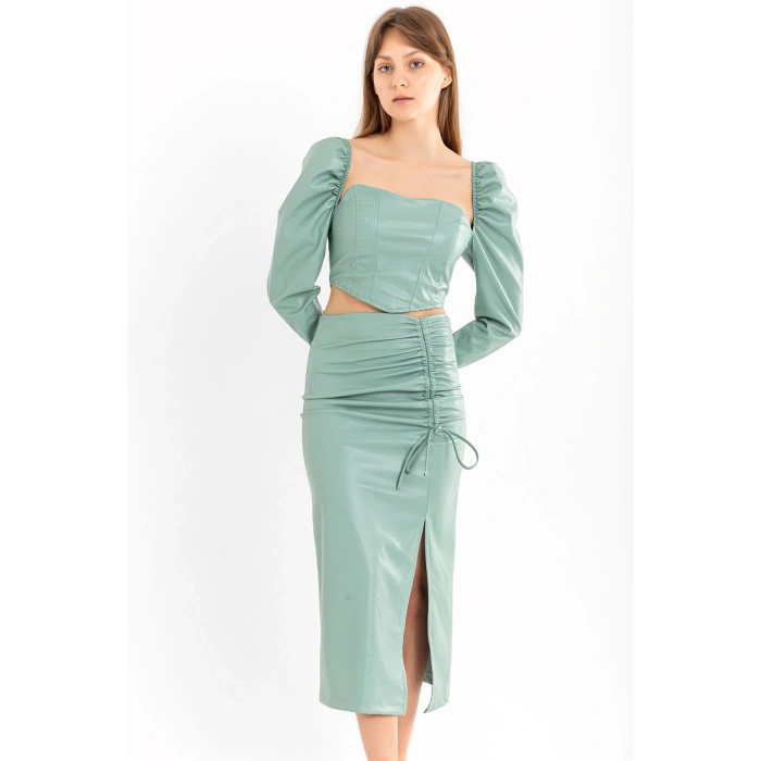 Deri Kumaş Diz Altı Boy Yırtmaçlı Büzgü Detaylı Kadın Etek-Mint