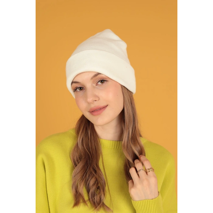 Düz Kadın Ekru Bere