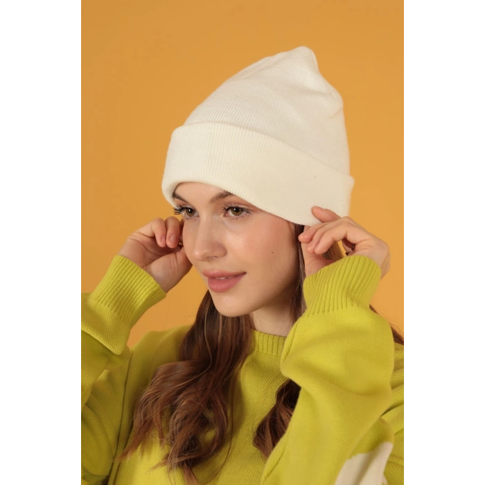 Düz Kadın Ekru Bere