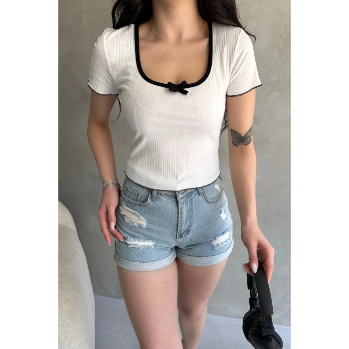 Havuz Yaka Biye Detaylı Crop Bluz