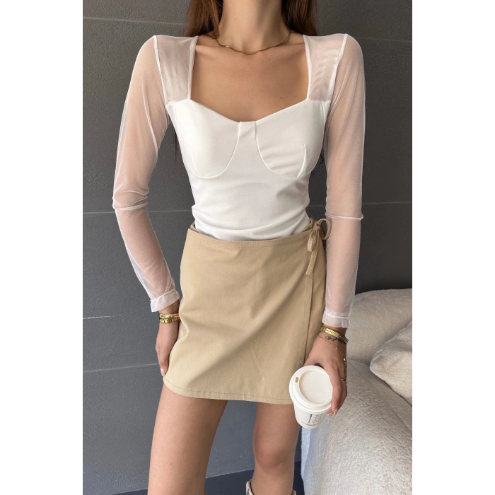 Kare Yaka Tül Detaylı Bluz