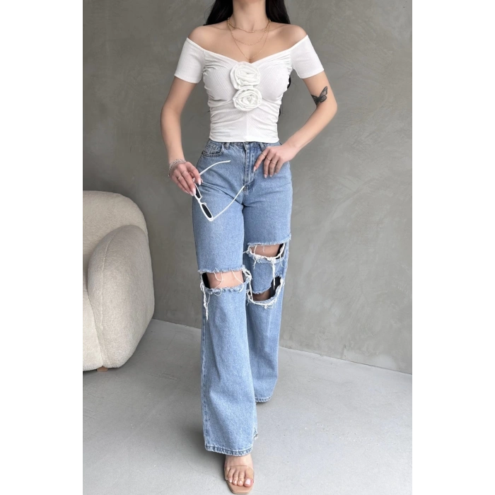 Kayık Yaka Gül Detaylı Crop Bluz