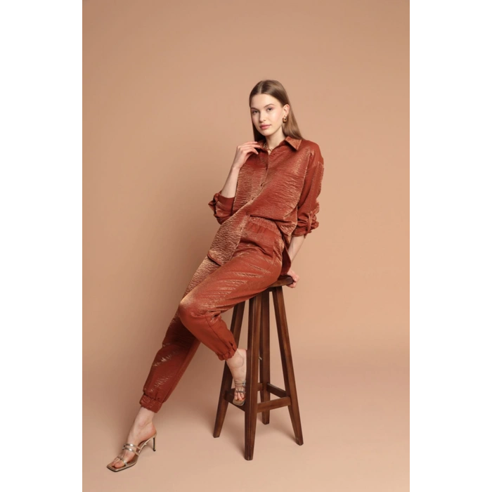 Parlak Kumaş Kadın Takım-Kahve