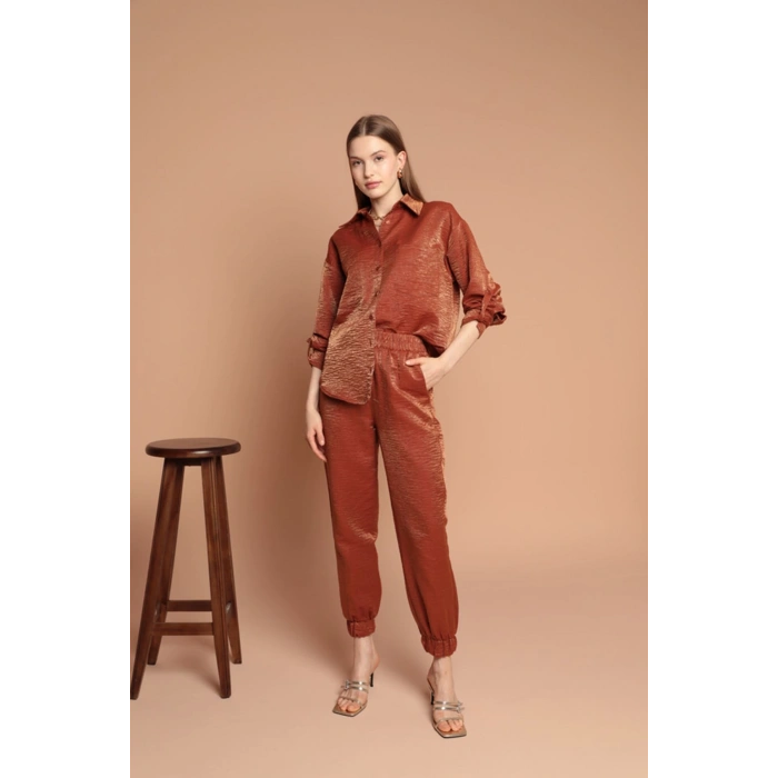 Parlak Kumaş Kadın Takım-Kahve