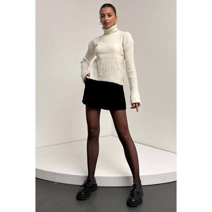 Şerit Desenli Dokulu Boğazlı Triko Kazak