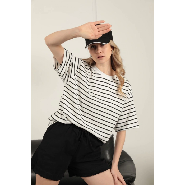 Süprem Kumaş Çizgili Sıfır Yaka Tişört-Siyah