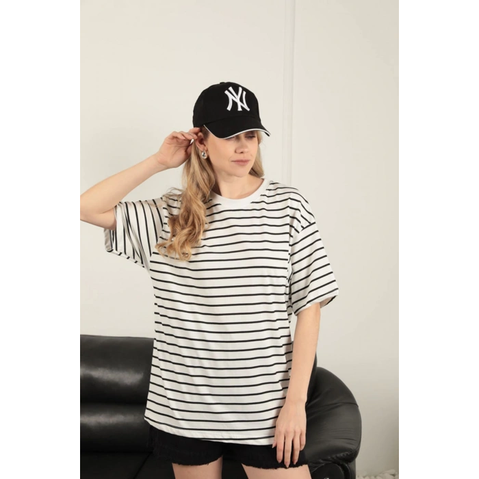 Süprem Kumaş Çizgili Sıfır Yaka Tişört-Siyah