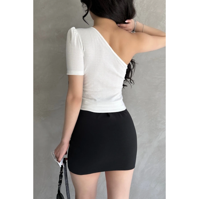 Tek Omuz Zincir Detaylı Crop Bluz