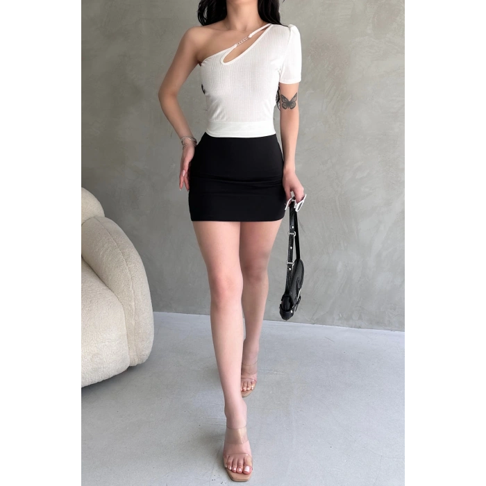 Tek Omuz Zincir Detaylı Crop Bluz