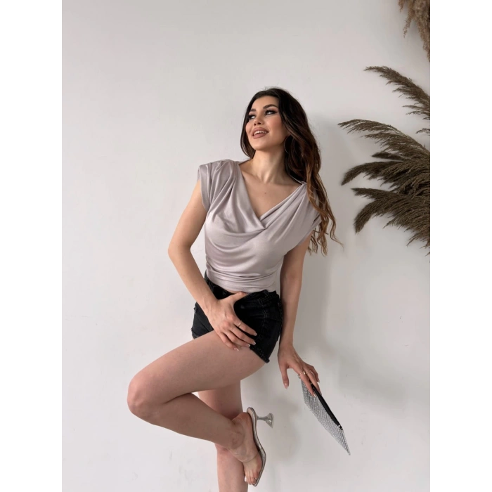 Vatkalı Degaje Yaka Buzzy Bluz