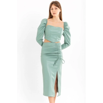 Deri Kumaş Diz Altı Boy Yırtmaçlı Büzgü Detaylı Kadın Etek-Mint