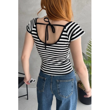 Kalp Yaka Sırtı Bağcık Detaylı Crop Bluz