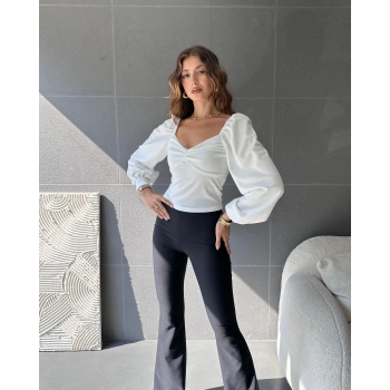 Kare Yaka Büzgü Detaylı Bluz