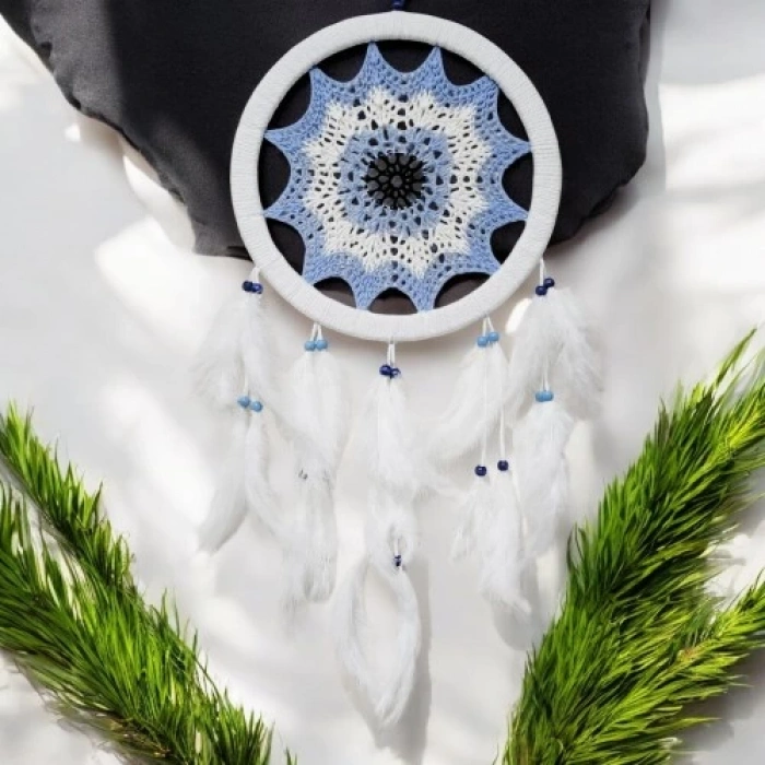 Dodes Buz Mavisi Renginde Nazar Motifli Kuş Tüylü Duvar Süsü