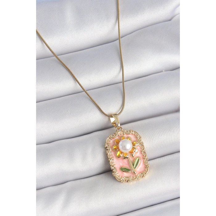 Dodes Dodes 316L Çelik Gold Renk Zincir Pembe Mineli İncli Papatya Model Portre Model Kadın Kolye TG27BKO10197
