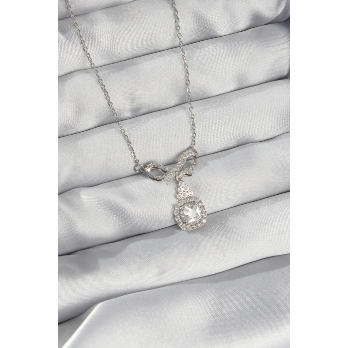 Dodes Dodes 316L Çelik Gümüş Renk Fiyonk Detay Zirkon Taşlı Tektaş Kolye TG27BKO8924