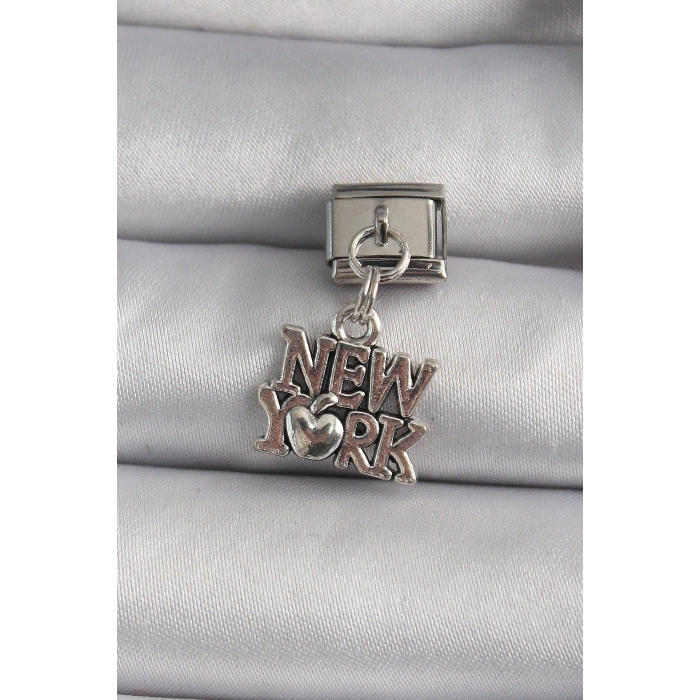 Dodes Dodes 316L Çelik Gümüş Renk Sallantı New York Yazı Model Nomination Charm TG27BC1120