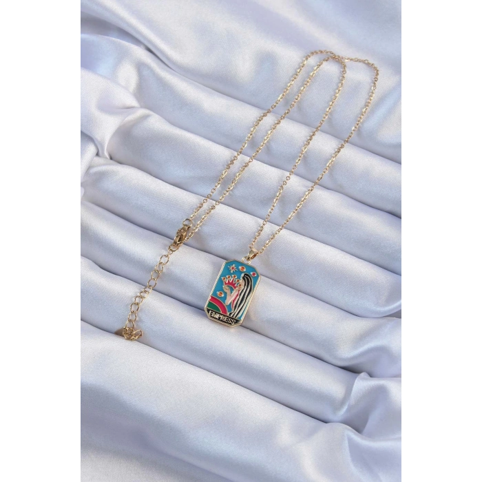 Dodes Dodes 316L Çelik Zincir Altın Renk Taç ve Kız Figürlü Renkli Mineli Tarot Kolye TG27BKO9229