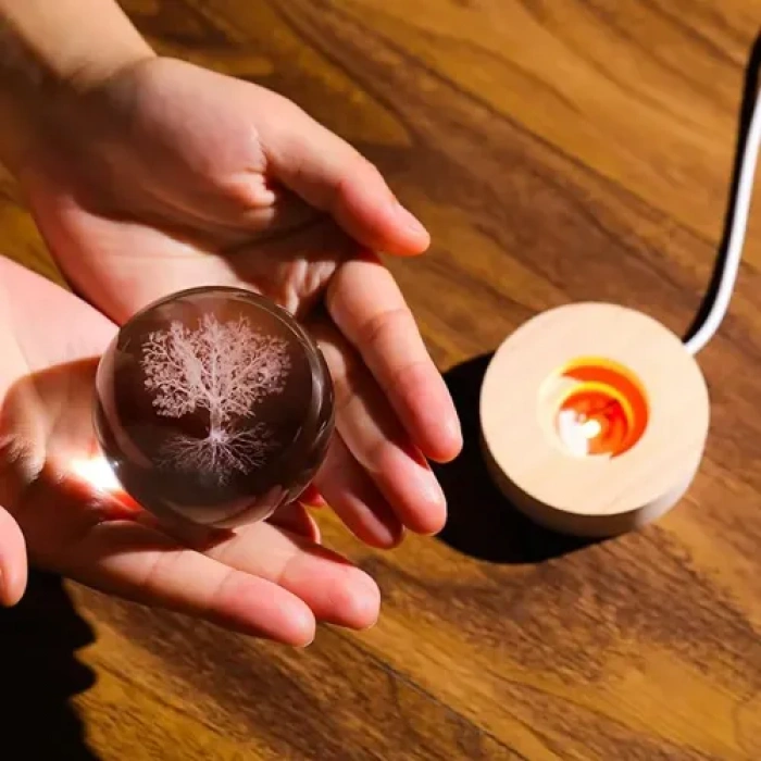 Dodes Ağaç Figürlü Plastik Altlıklı Cam Küre