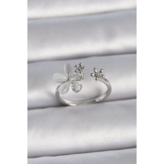 Dodes Dodes Pirinç Gümüş Renk Ayarlanabilir Zirkon Taşlı Beyaz Mineli Yaprak Model Kadın Yüzük TG27BYK3399