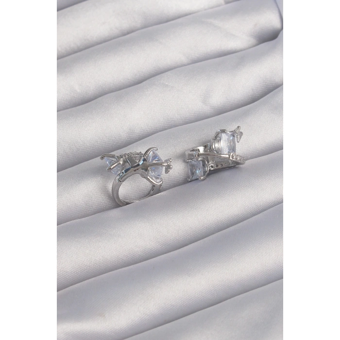 Dodes Dodes Pirinç Gümüş Renk İri Zirkon Taşlı Kıvrımlı Minimal Kelebekli Halka Küpe TG27BKP9288