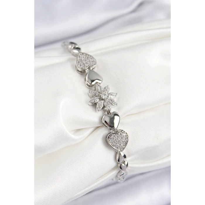 Dodes Dodes Pirinç Zirkon Taşlı Kalp Detaylı Çiçek Model Gümüş Renk Kadın Bileklik TG27BB7528