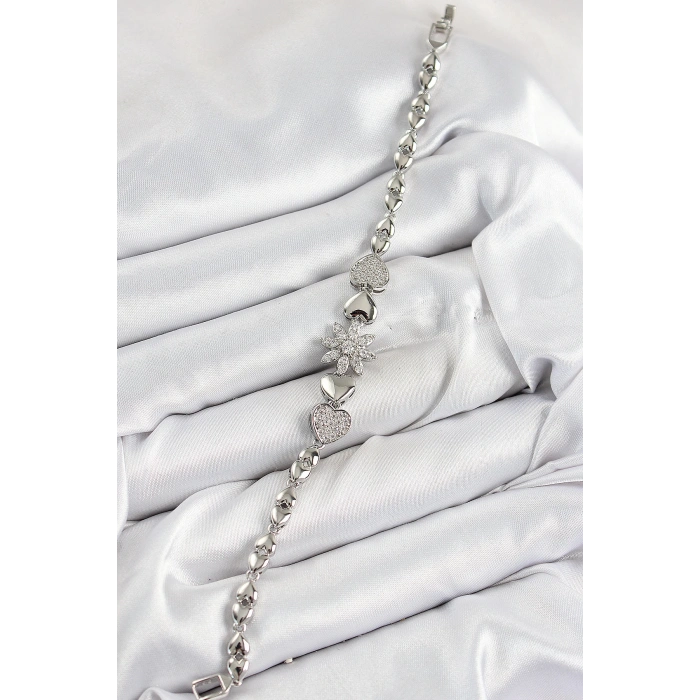 Dodes Dodes Pirinç Zirkon Taşlı Kalp Detaylı Çiçek Model Gümüş Renk Kadın Bileklik TG27BB7528