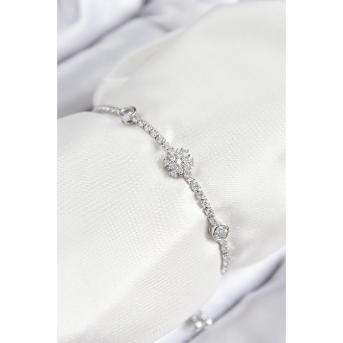 Dodes Dodes Pirinç Zirkon Taşlı Kar Tanesi Model Gümüş Renk Asansörlü Kadın Bileklik TG27BB7722