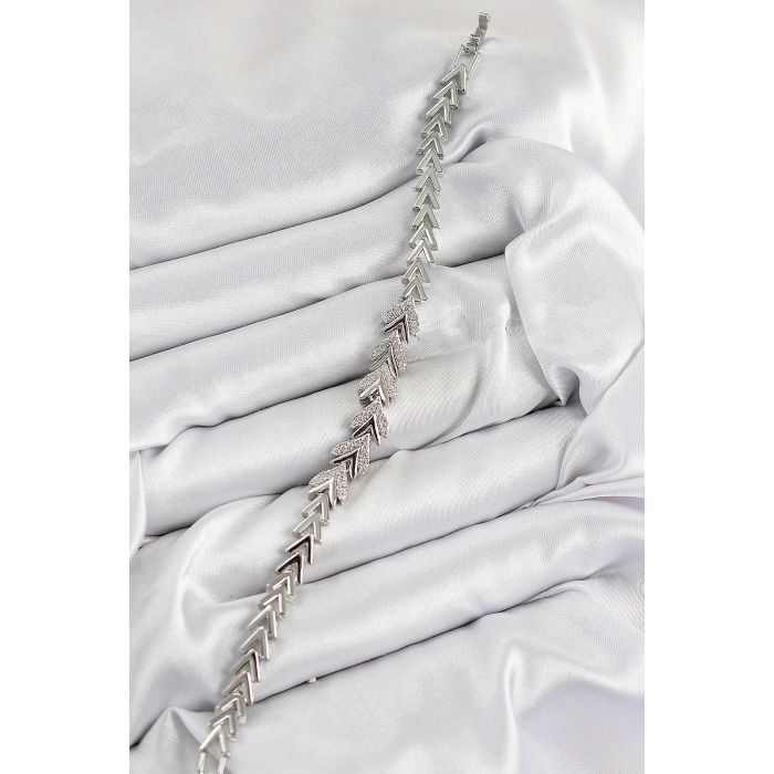 Dodes Dodes Pirinç Zirkon Taşlı Sıralı Ok Model Gümüş Renk Kadın Bileklik TG27BB7560