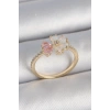 Dodes Dodes Pirinç Gold Renk Beyaz Mineli Pembe Zirkon Taşlı Çiçek Model Kadın Yüzük TG27BYK3709