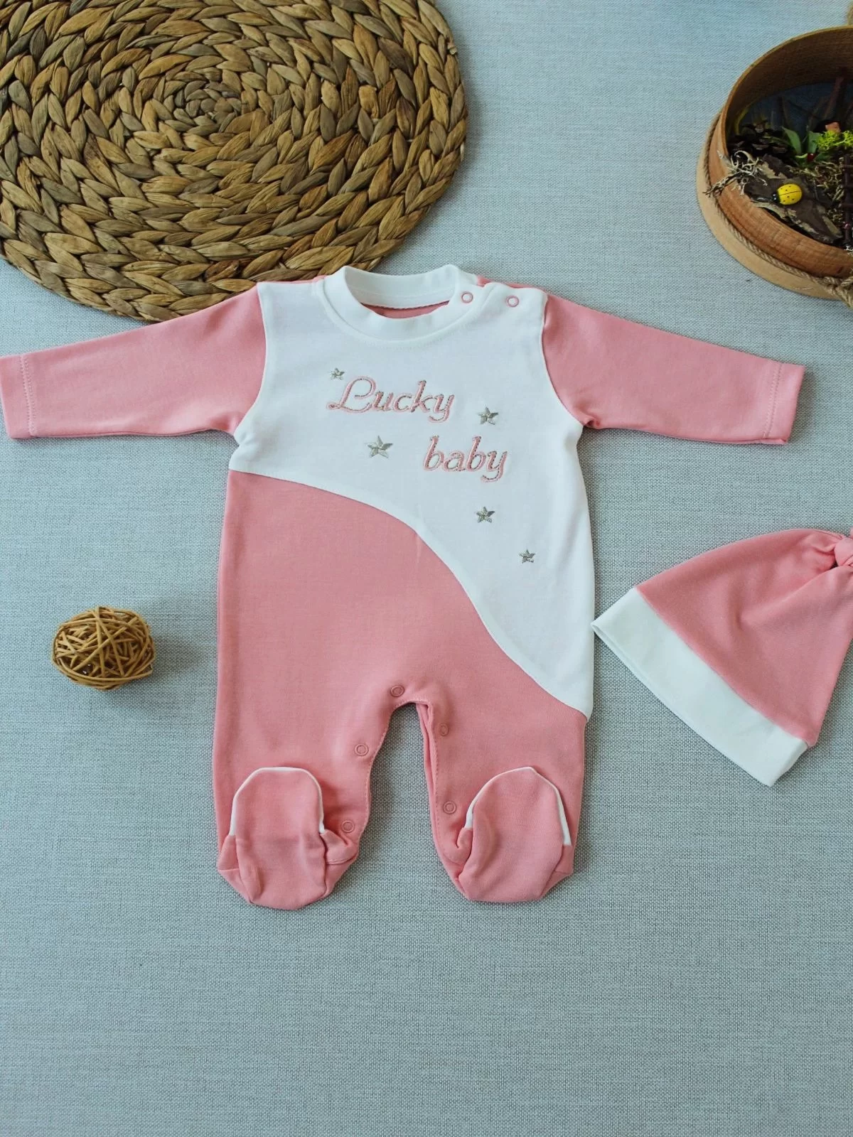 0-3 3-6 Ay Lucky Baby Nakışlı Es Çizgi Boy Şapkalı Kız Bebek Tulumu Pudra