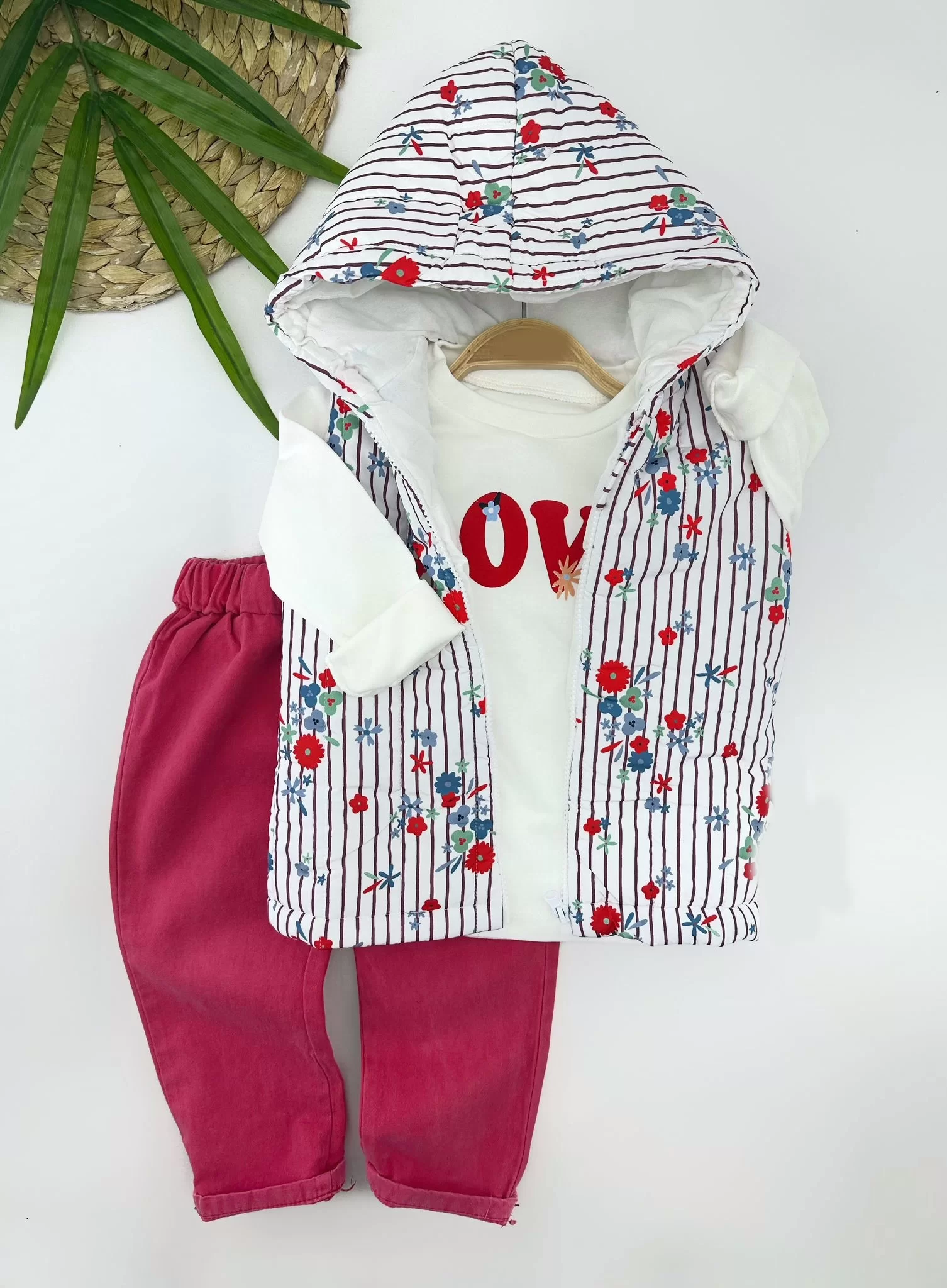 3-4-5-6 Yaş Kapşonlu Fermuarlı Çiçekli Şişme Yelek Sweat Pantolonlu 3lü Kız Erkek Çocuk Takımı Pembe