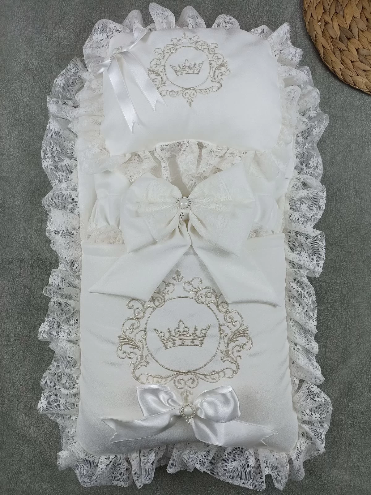Newborn Antalya Crown Embroidery Kundaklı Triluxs Unisex 3d Bottom Opening Set Ekru