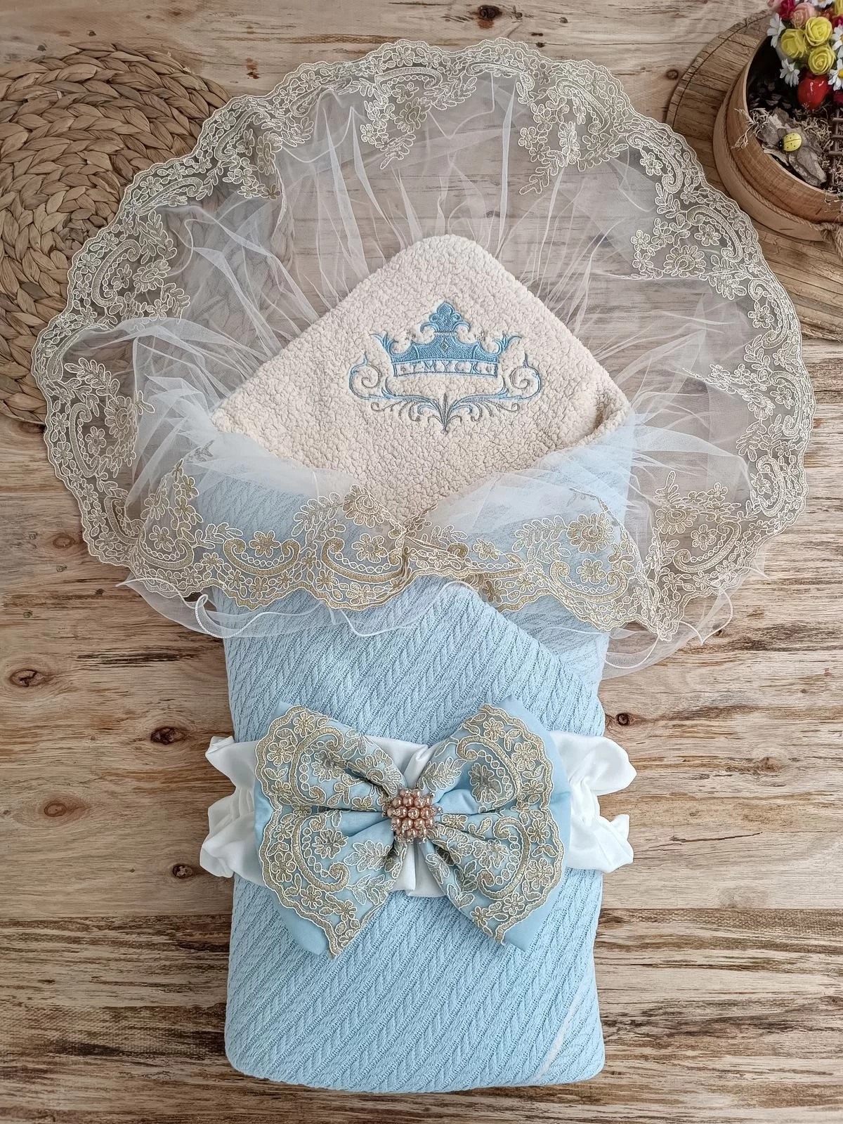 Yenidoğan Kuzulu Taç Nakış Güpürlü Fiyonklu Duvaklı Prizma Taş Unisex Kundak Bebek Battaniyesi Mavi