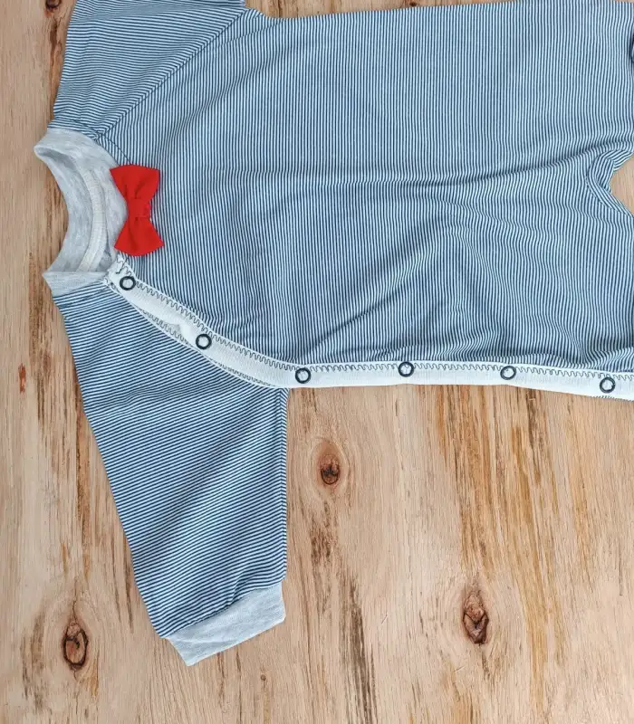 0-3 3-6 Ay Papyonlu Çizgi Desen Çıtçıt Kapama Kasketli Erkek Bebek Tulumu Lacivert