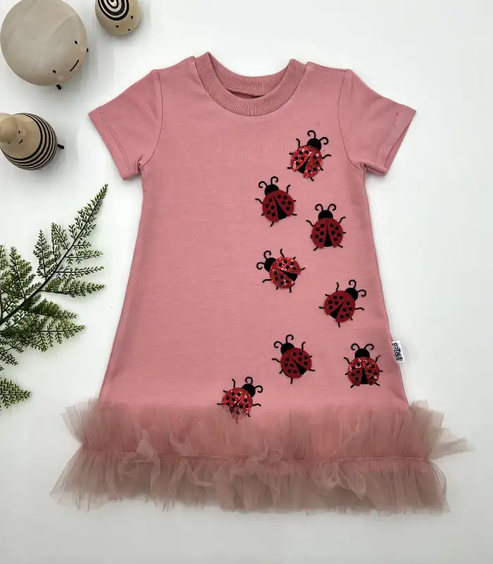 1-2-3 Yaş Uğur Böceği Nakışlı Fırfır Uçlu Kız Çocuk Jile Elbisesi Pudra