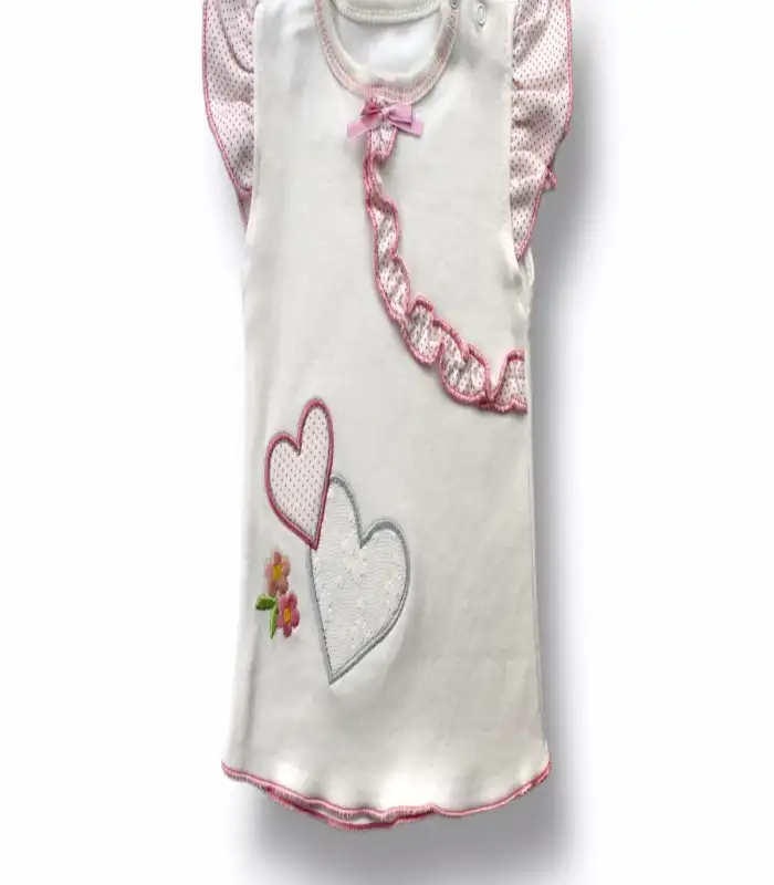 3-6 6-9 9-12 12-18 Ay Çift Kalp Nakışlı Şort Tişört 3lü Kız Bebek Takımı Ekru