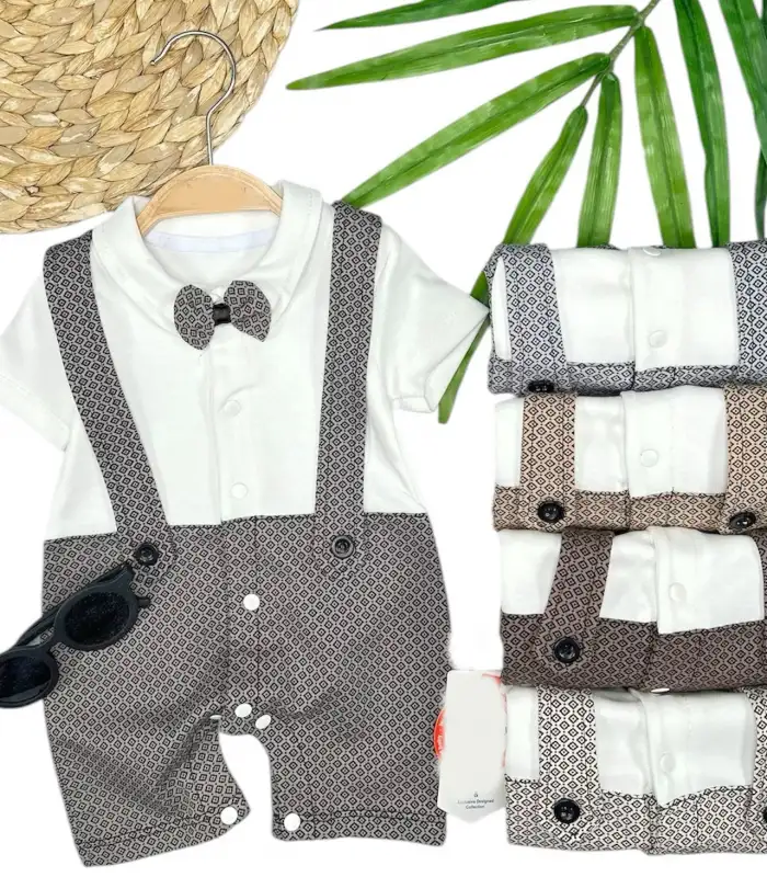 3-6-9-12 Ay Papyon Detaylı Piti Kare Baskılı Salopet Görünümlü Erkek Bebek Tulumu