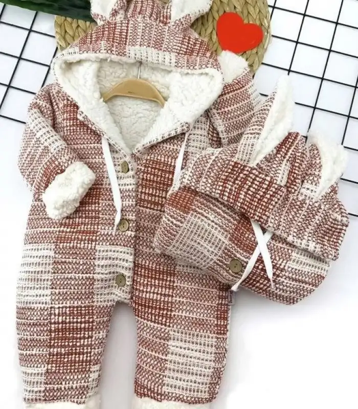 9-12-18-24 Ay Düğme Kapamalı Kapşonlu Kare Desenli Örme Kumaş Kız Erkek Bebek Tulumu Kahverengi